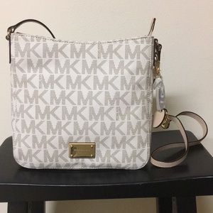Michael Kors Jet Set Travel Messenger Vanilla